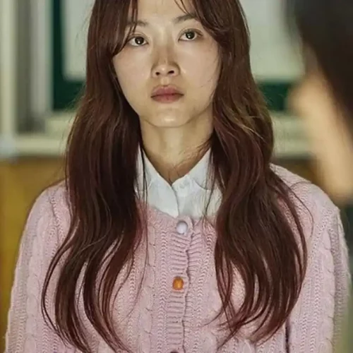 all-of-us-are-dead-lee-na-yeon-cardigan